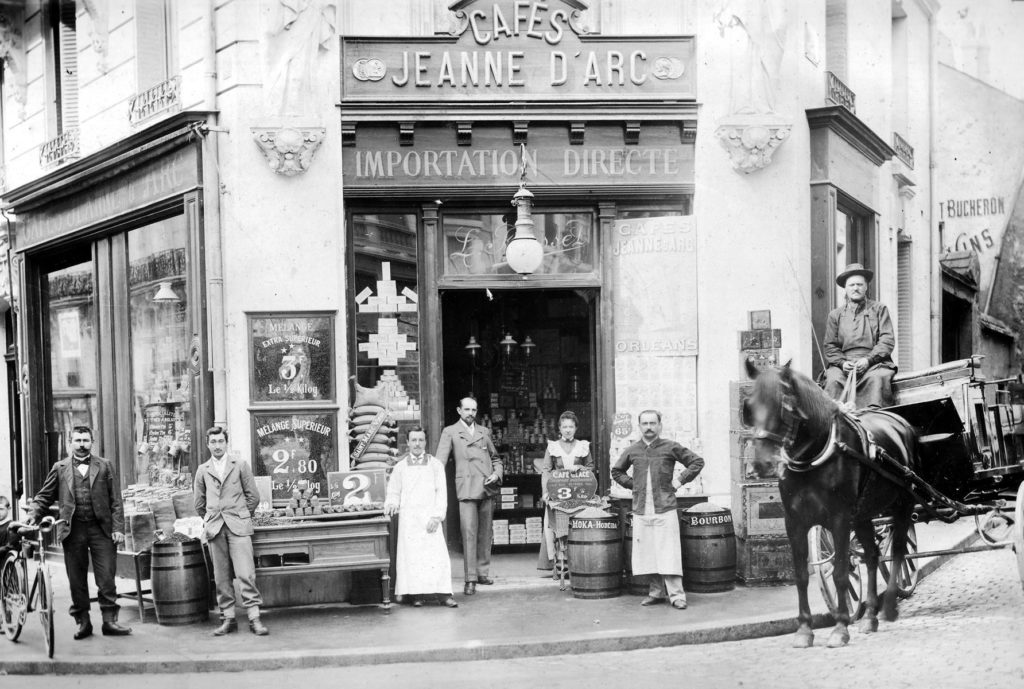 Old photograph of the facade of the coffee shop which borrowed the name of Joan of Arc